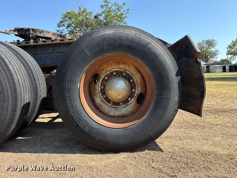 image for item EW4157 1987 International F-2575 semi truck