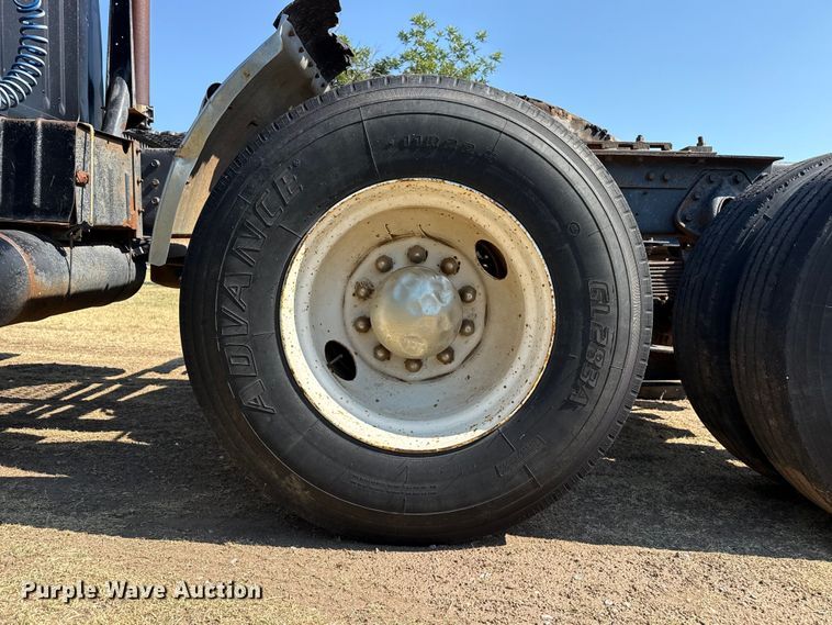image for item EW4157 1987 International F-2575 semi truck