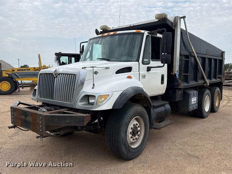 2004 International 7400 dump truck
