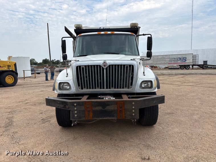 image for item EW4170 2004 International 7400 dump truck