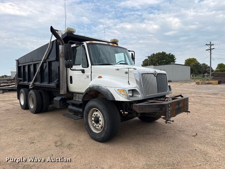 image for item EW4170 2004 International 7400 dump truck