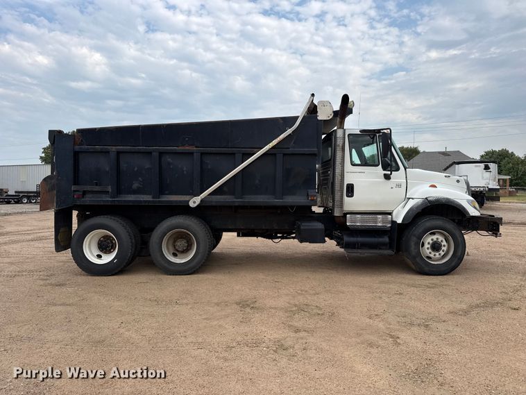 image for item EW4170 2004 International 7400 dump truck