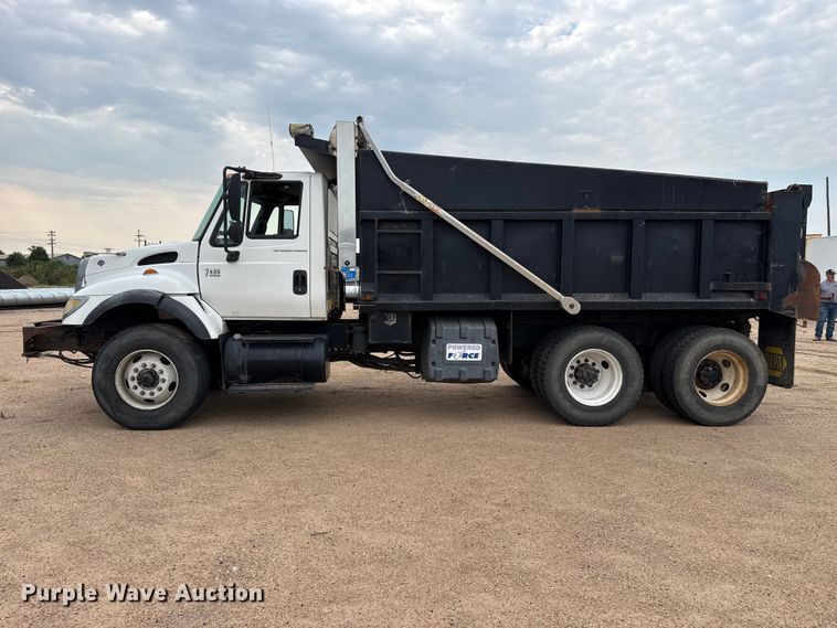 image for item EW4170 2004 International 7400 dump truck
