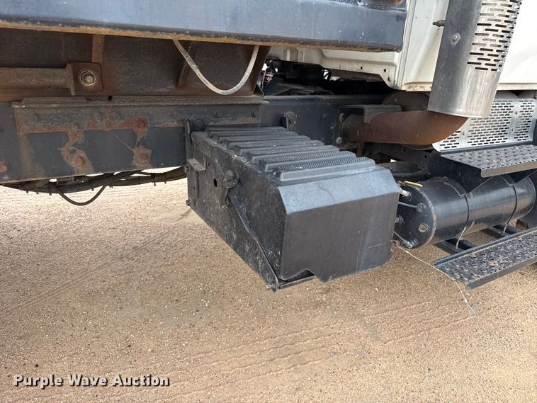 image for item EW4170 2004 International 7400 dump truck