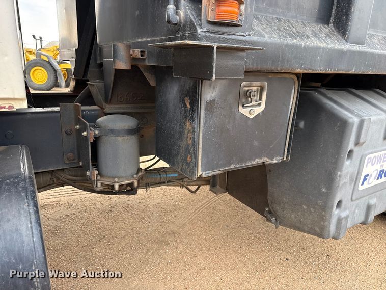 image for item EW4170 2004 International 7400 dump truck