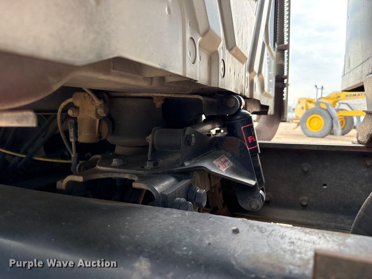image for item EW4170 2004 International 7400 dump truck