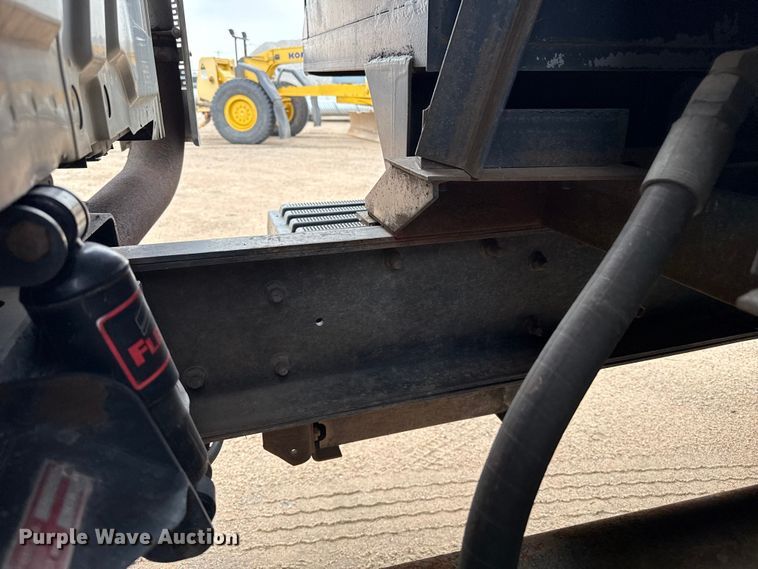 image for item EW4170 2004 International 7400 dump truck
