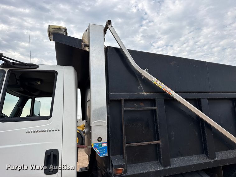 image for item EW4170 2004 International 7400 dump truck