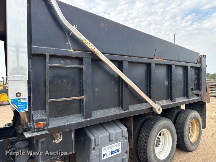 image for item EW4170 2004 International 7400 dump truck