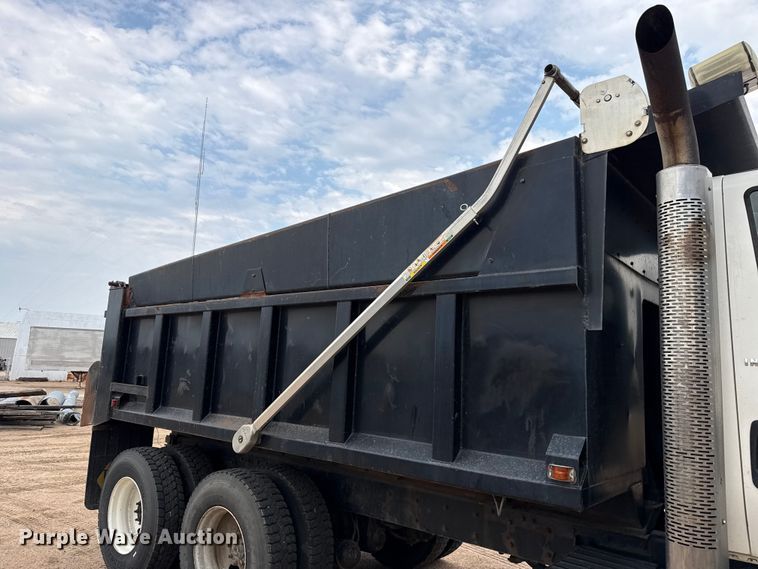 image for item EW4170 2004 International 7400 dump truck