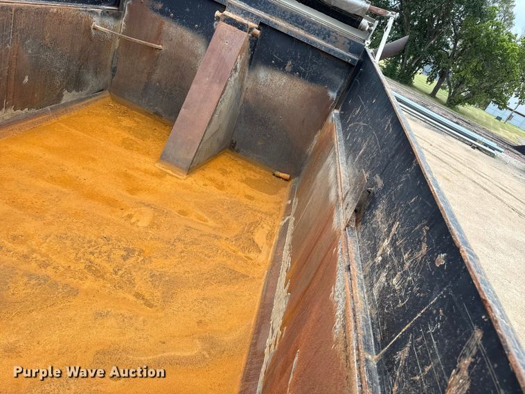 image for item EW4170 2004 International 7400 dump truck