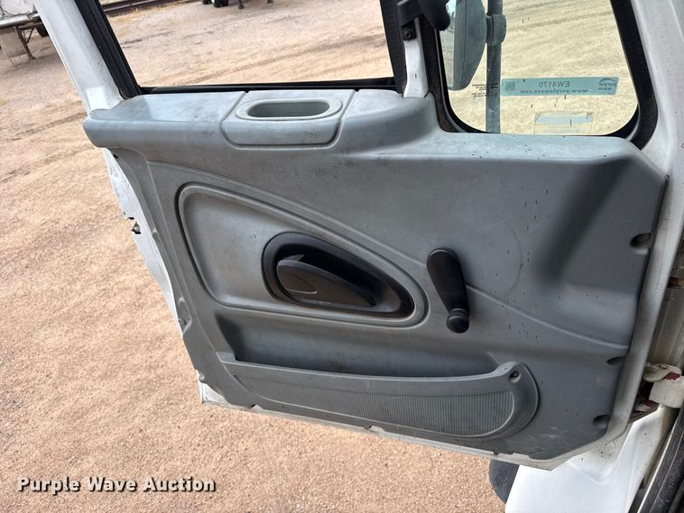 image for item EW4170 2004 International 7400 dump truck