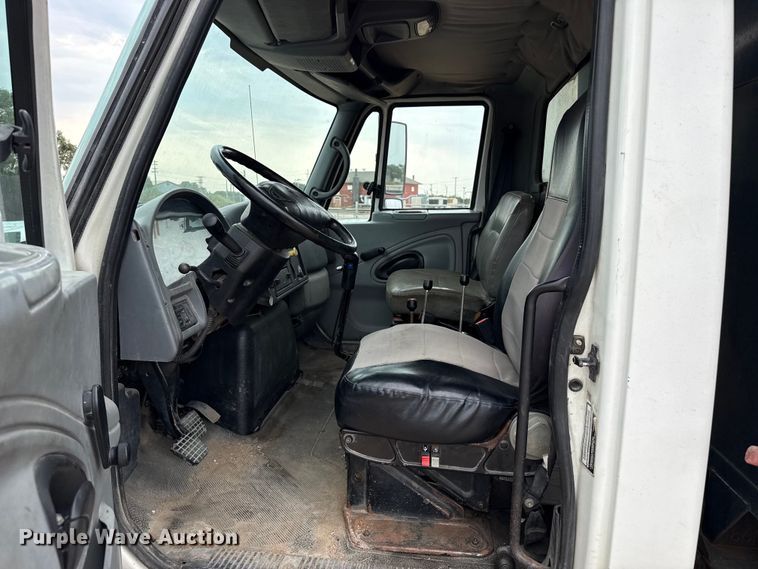 image for item EW4170 2004 International 7400 dump truck