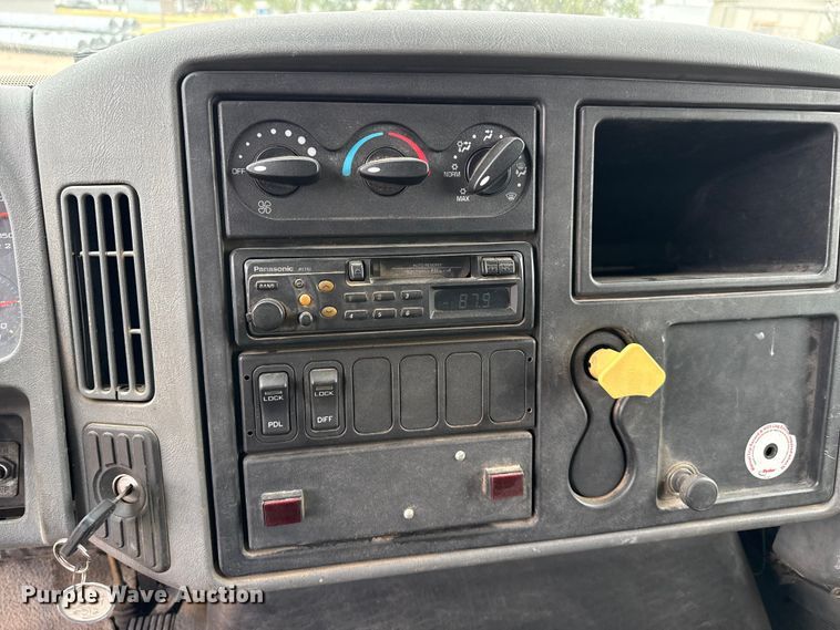 image for item EW4170 2004 International 7400 dump truck