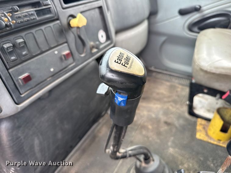 image for item EW4170 2004 International 7400 dump truck