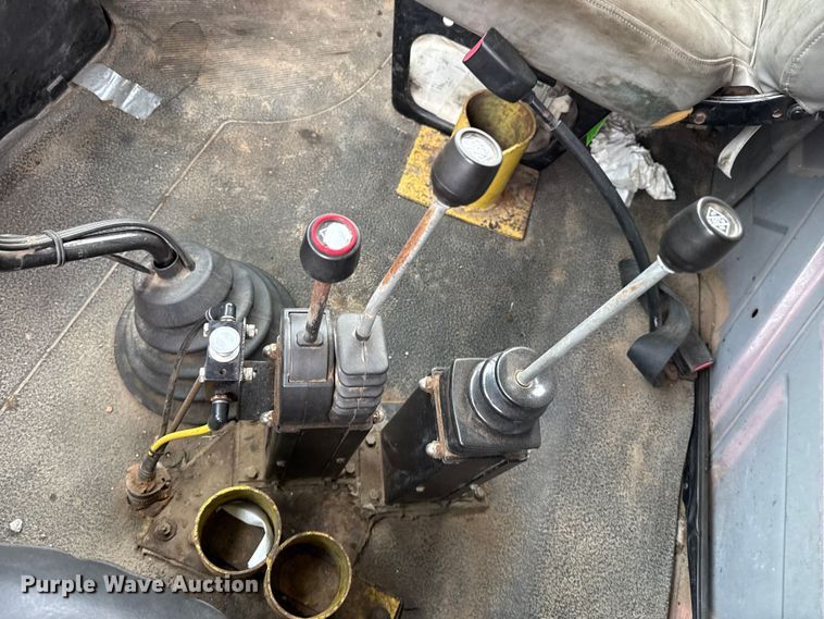 image for item EW4170 2004 International 7400 dump truck
