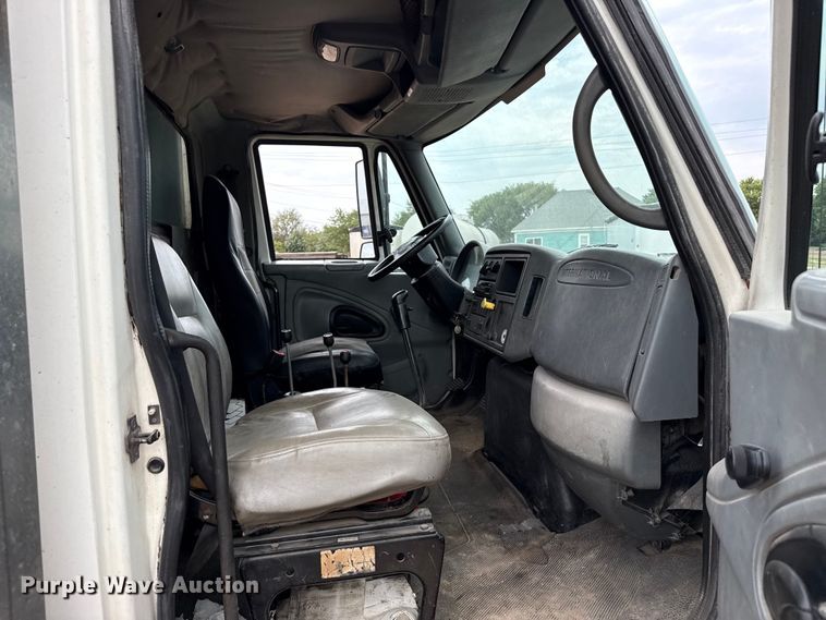image for item EW4170 2004 International 7400 dump truck