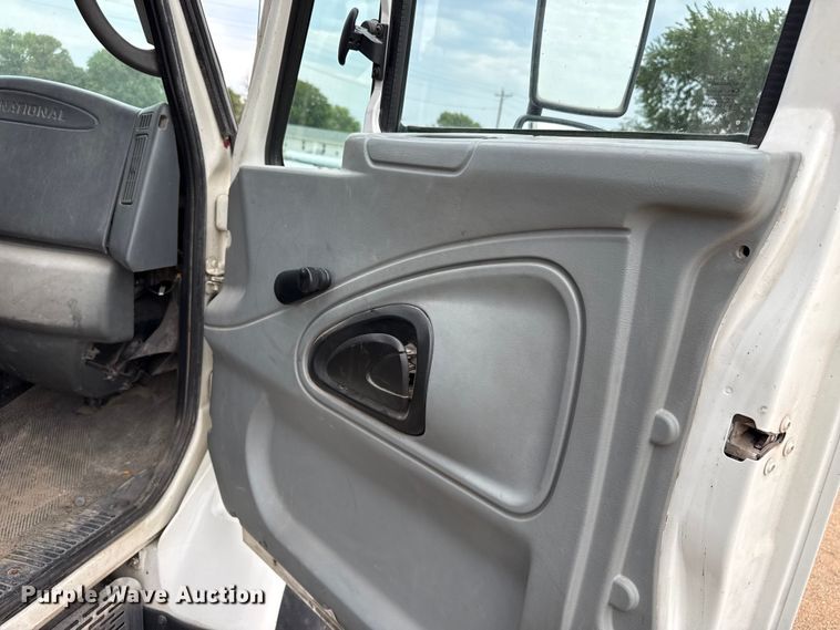 image for item EW4170 2004 International 7400 dump truck