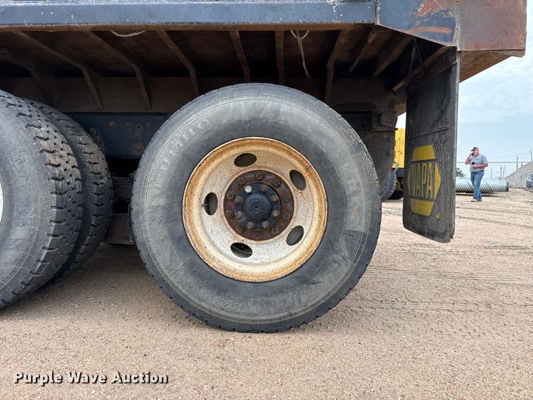 image for item EW4170 2004 International 7400 dump truck