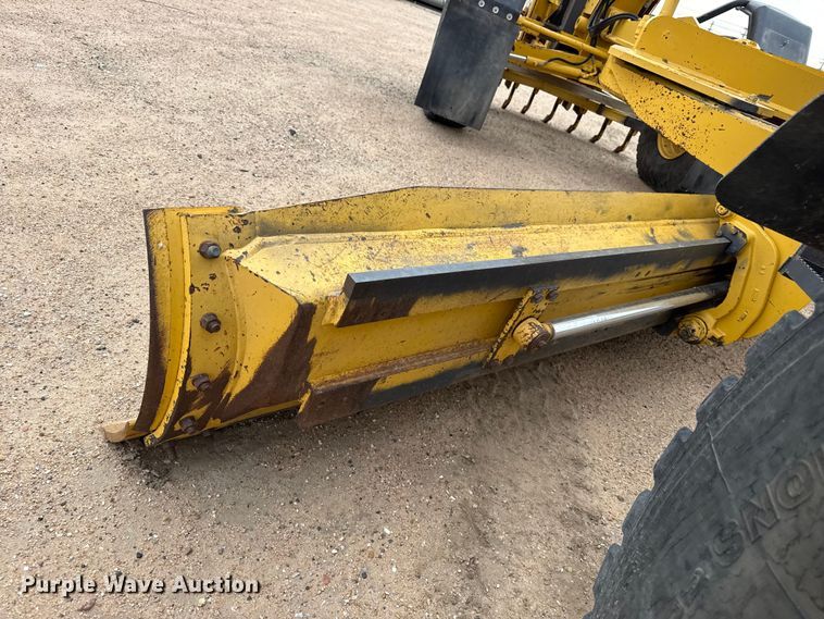 image for item EW4172 2006 Komatsu GD655 motor grader