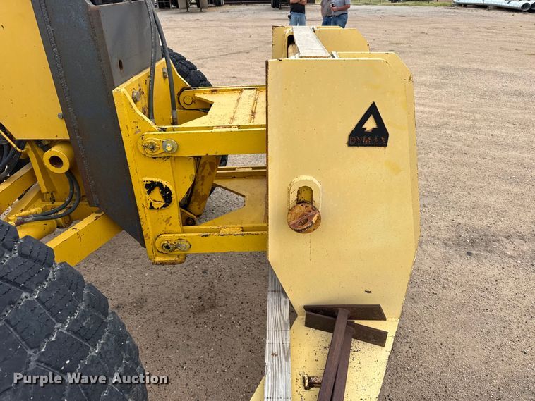 image for item EW4172 2006 Komatsu GD655 motor grader