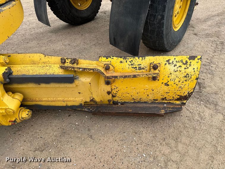 image for item EW4172 2006 Komatsu GD655 motor grader