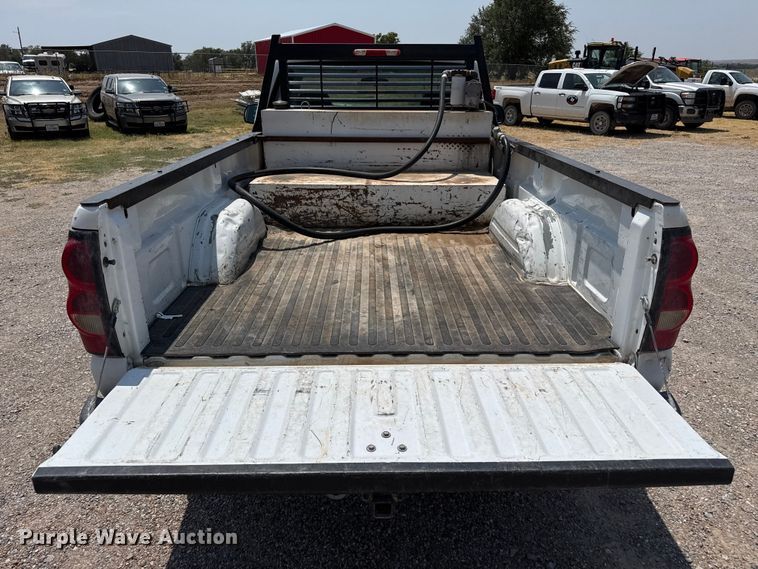image for item EW4182 2006 Chevrolet Silverado 2500HD pickup truck