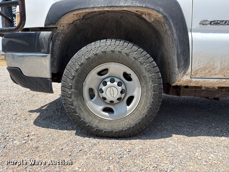 image for item EW4182 2006 Chevrolet Silverado 2500HD pickup truck