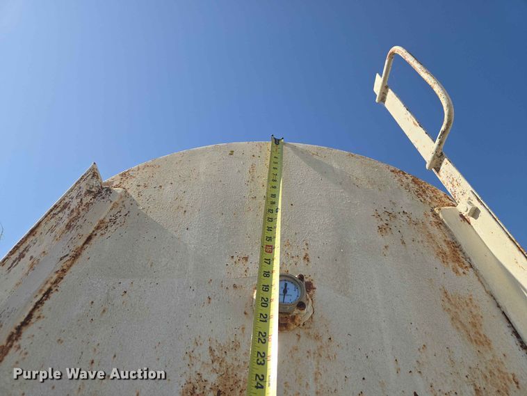 image for item EW8558 (2) fuel tanks with stands