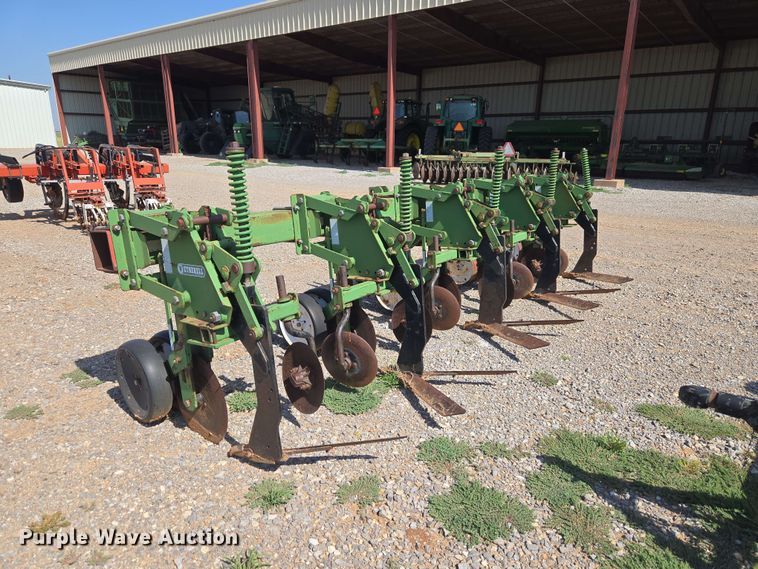 image for item EW8562 Wetherell 2700 row crop cultivator