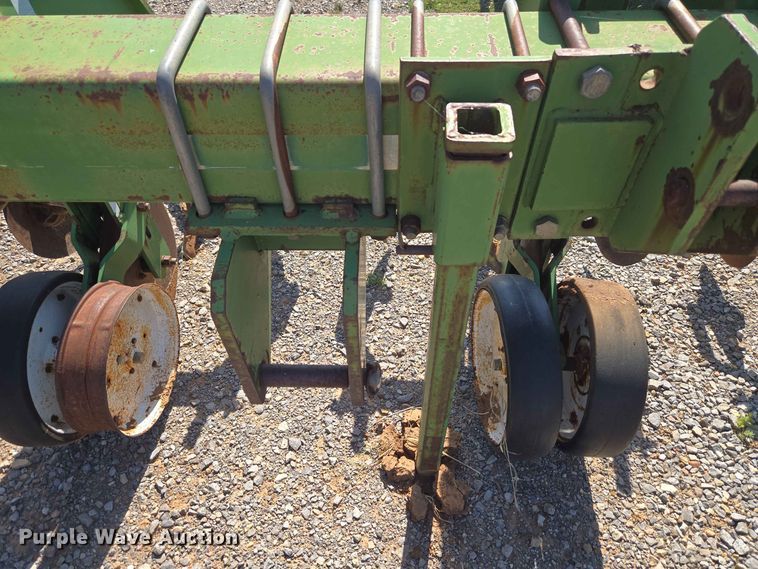 image for item EW8562 Wetherell 2700 row crop cultivator
