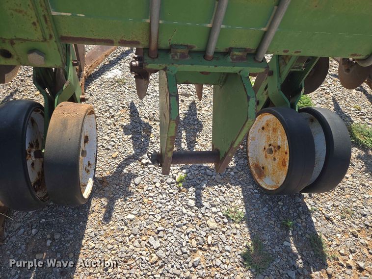 image for item EW8562 Wetherell 2700 row crop cultivator