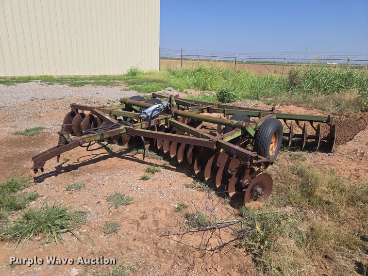 John Deere tandem disk