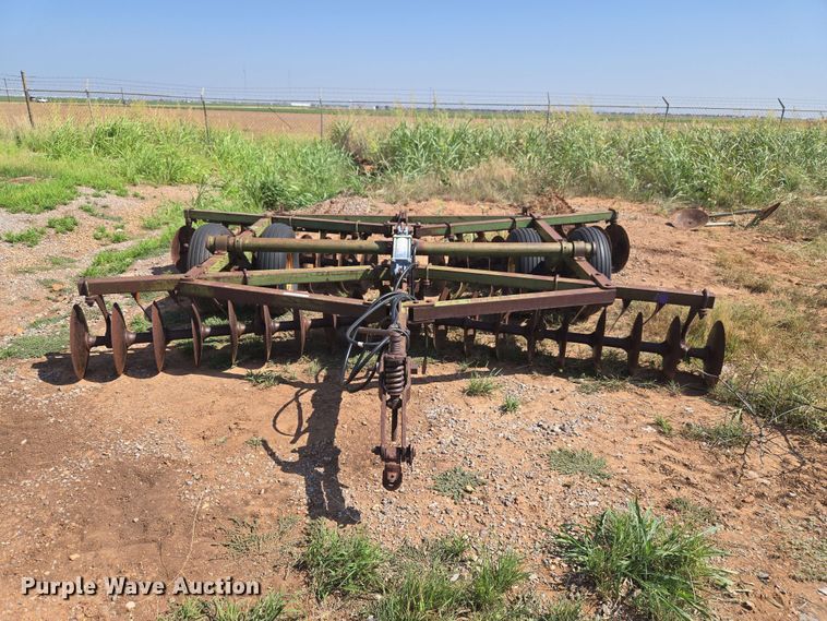 image for item EW8563 John Deere tandem disk