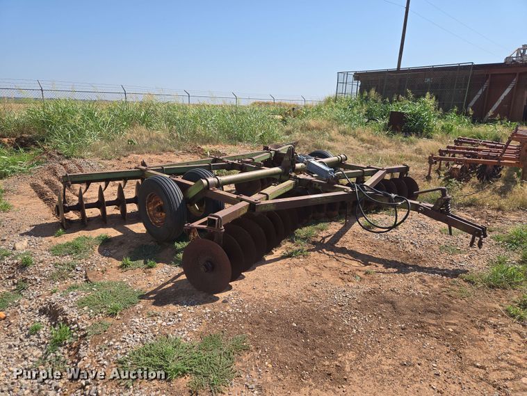 image for item EW8563 John Deere tandem disk