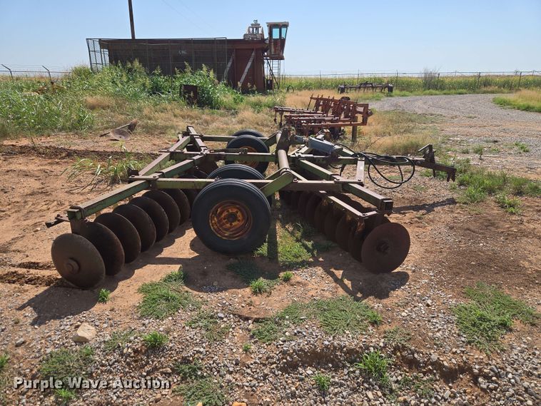 image for item EW8563 John Deere tandem disk