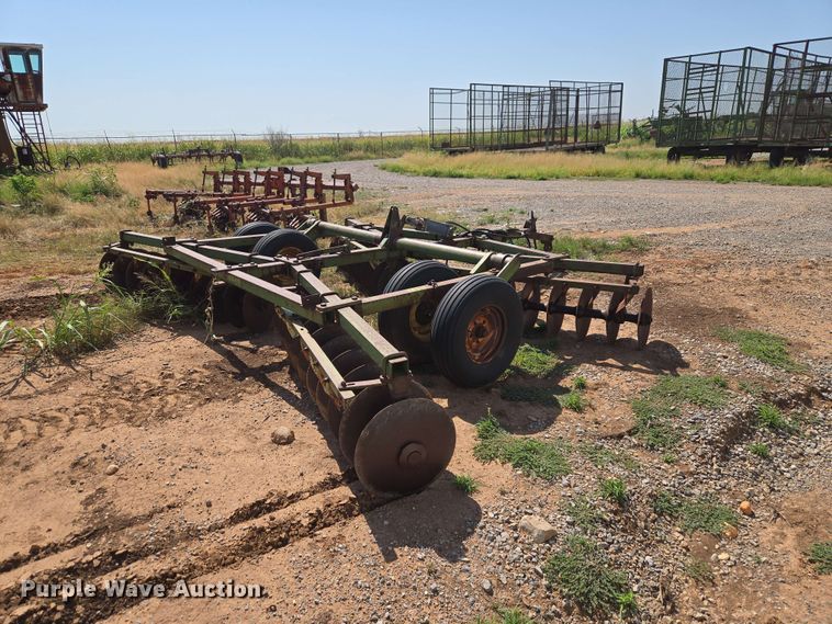 image for item EW8563 John Deere tandem disk