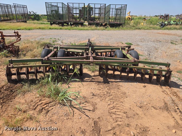 image for item EW8563 John Deere tandem disk