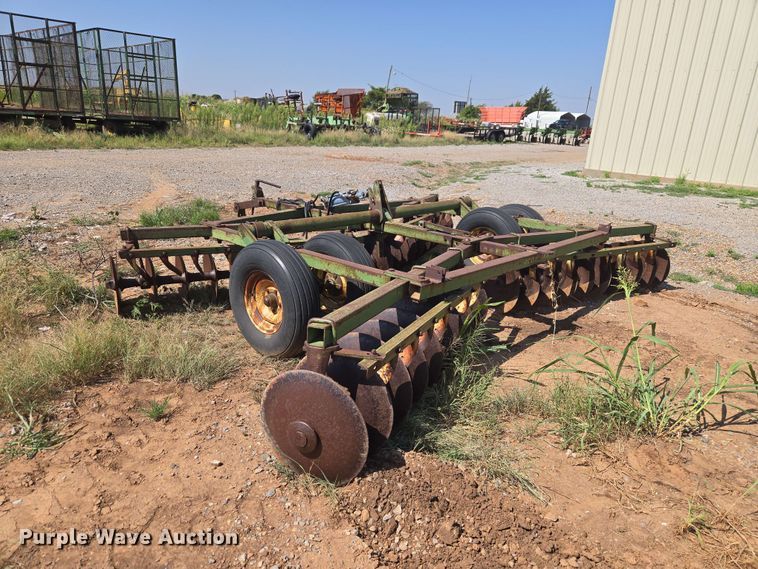 image for item EW8563 John Deere tandem disk