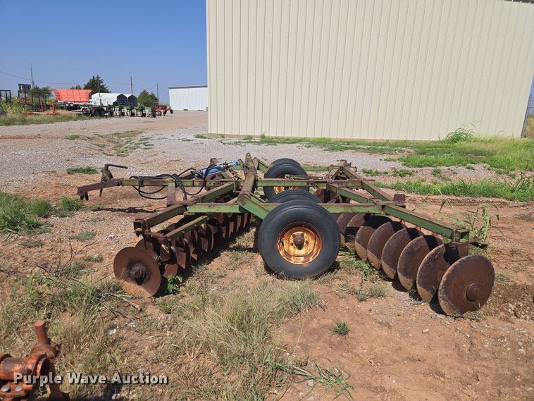image for item EW8563 John Deere tandem disk