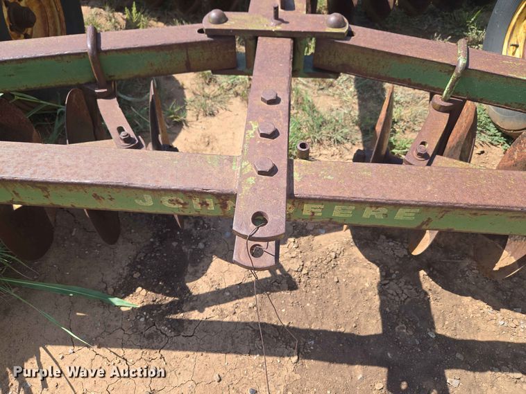 image for item EW8563 John Deere tandem disk