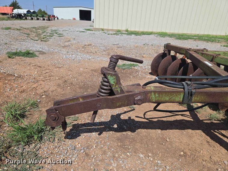 image for item EW8563 John Deere tandem disk