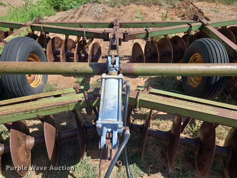image for item EW8563 John Deere tandem disk