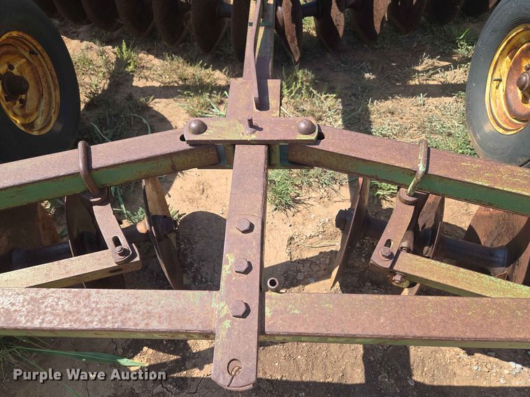 image for item EW8563 John Deere tandem disk