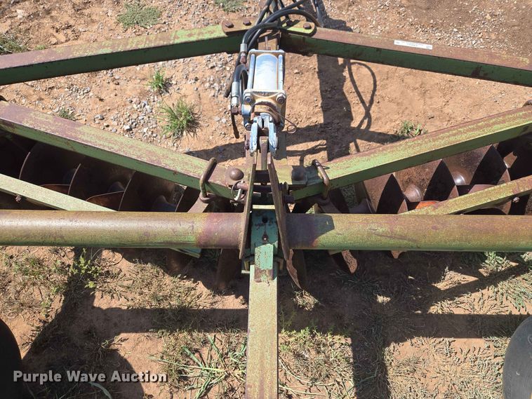 image for item EW8563 John Deere tandem disk