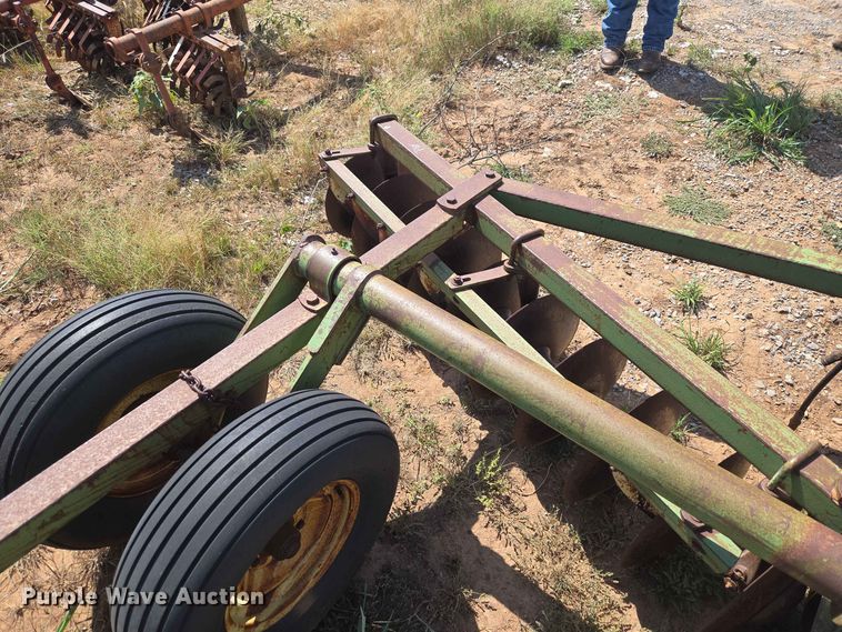image for item EW8563 John Deere tandem disk