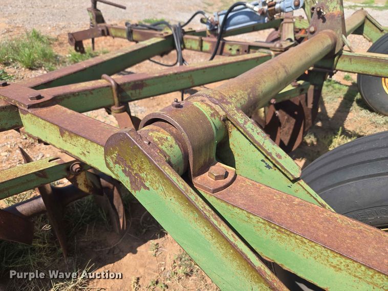 image for item EW8563 John Deere tandem disk