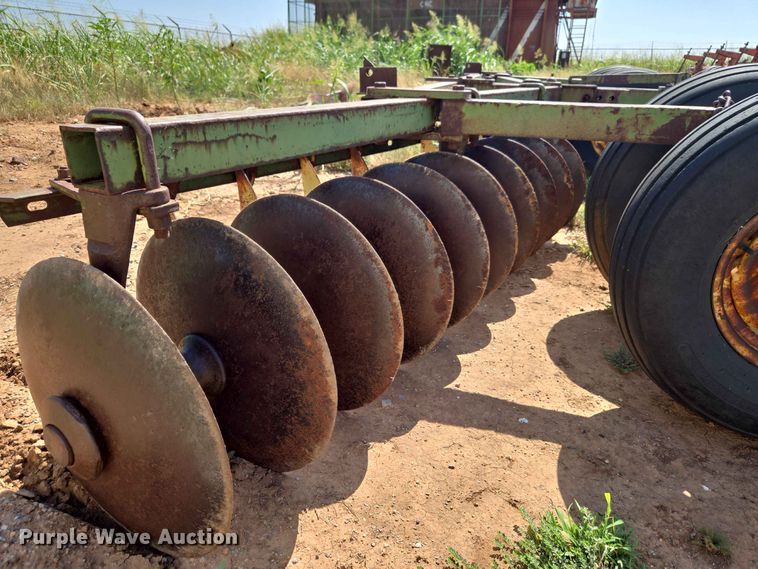 image for item EW8563 John Deere tandem disk
