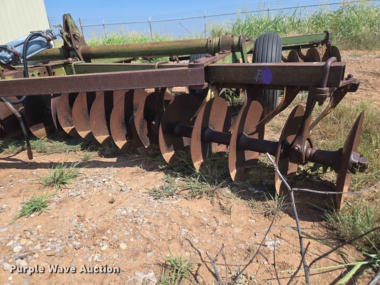 image for item EW8563 John Deere tandem disk