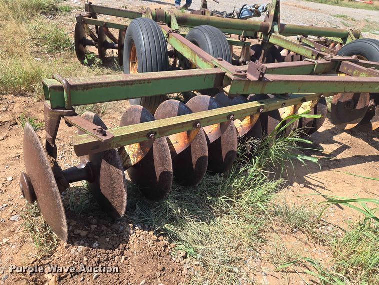 image for item EW8563 John Deere tandem disk